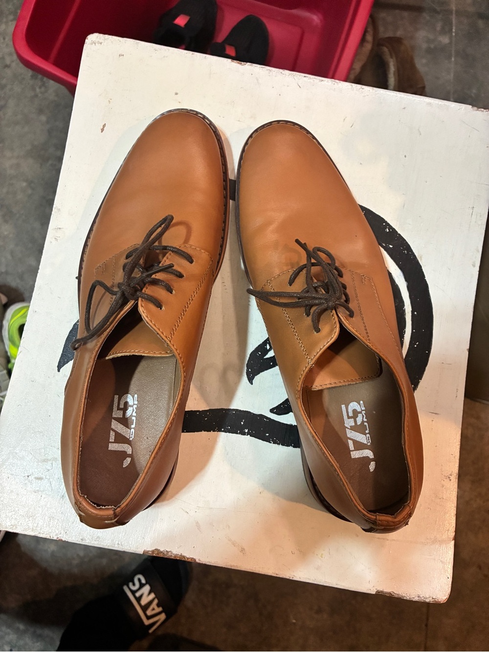 Men's Tan Leather Lace-Up Derby Shoes